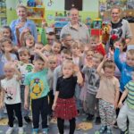 zdjęcie grupowe dzieci