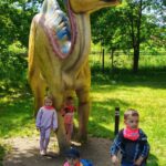 Mróweczki podczas spaceru z dinozaurami