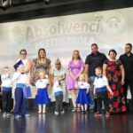 Rodzice i dzieci z oddziału Krasnoludki