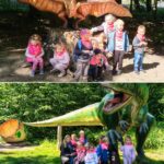 Zdjęcie grupowe Mróweczek z dinozaurami