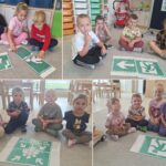 Dzieci z oddziału Biedronek układają puzzle- znaki ewakuacyjne