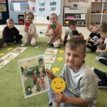Dzieeci uczą się prawidłowych zachowań