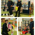 Policjanci omawiają znaczenie odblasków