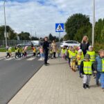 Dzieci z oddziału Biedronek i Motylków podczas spotkania z policjantem