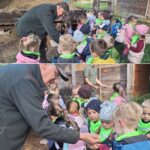 Leśniczy pokazuje dzieciom ziarno dla zwierząt