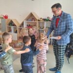 Magik wrecza dzieciom ulotki