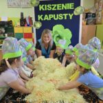 Wspolne-zabawy-sensoryczne-z-kapusta