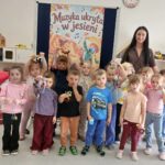 Zdjęcie grupowe z instrumentami jesiennymi